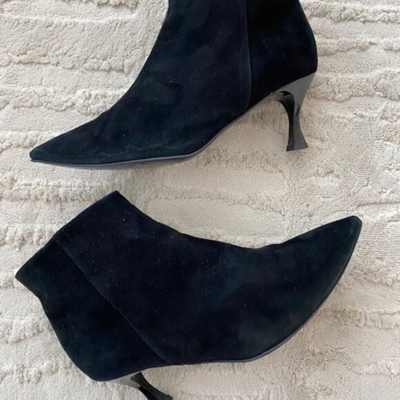 Sole Bliss "Billie" black suede, pointy-toed, kitten-heel booties - Picture 1 of 8